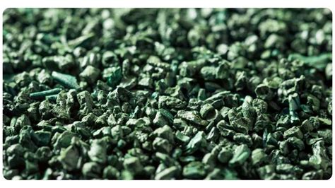 is spirulina high in iron.